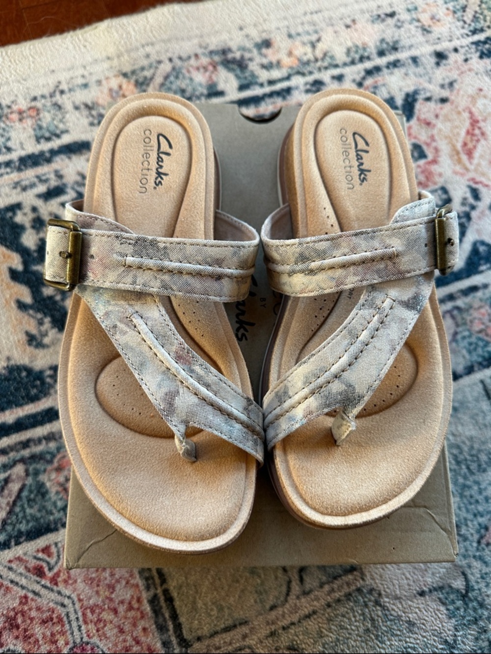 Clark’s women’s comfort Sandles in size 7.5 W New with box.